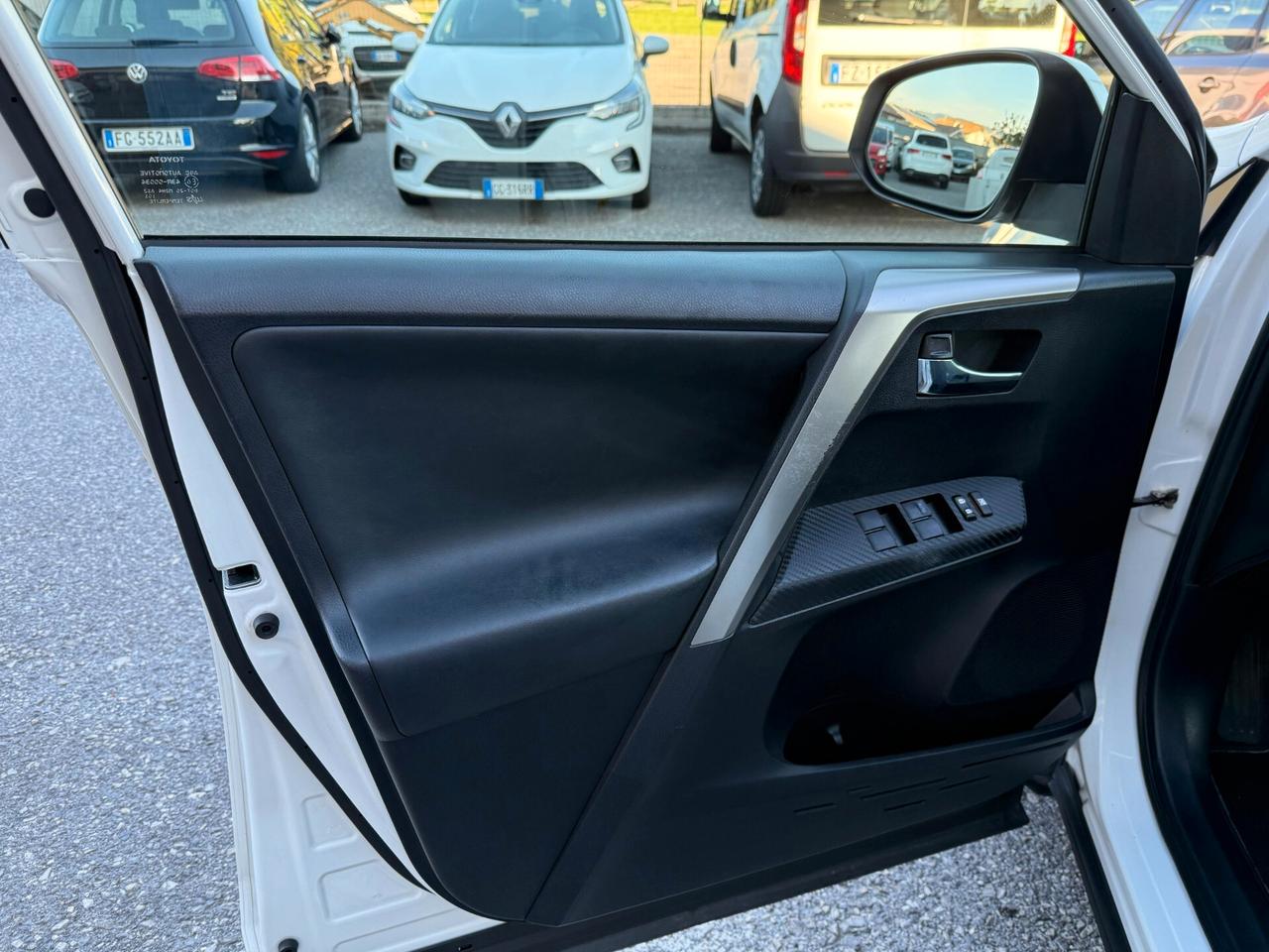Toyota RAV 4 RAV4 2.0 D-4D 4WD Style White Ed.