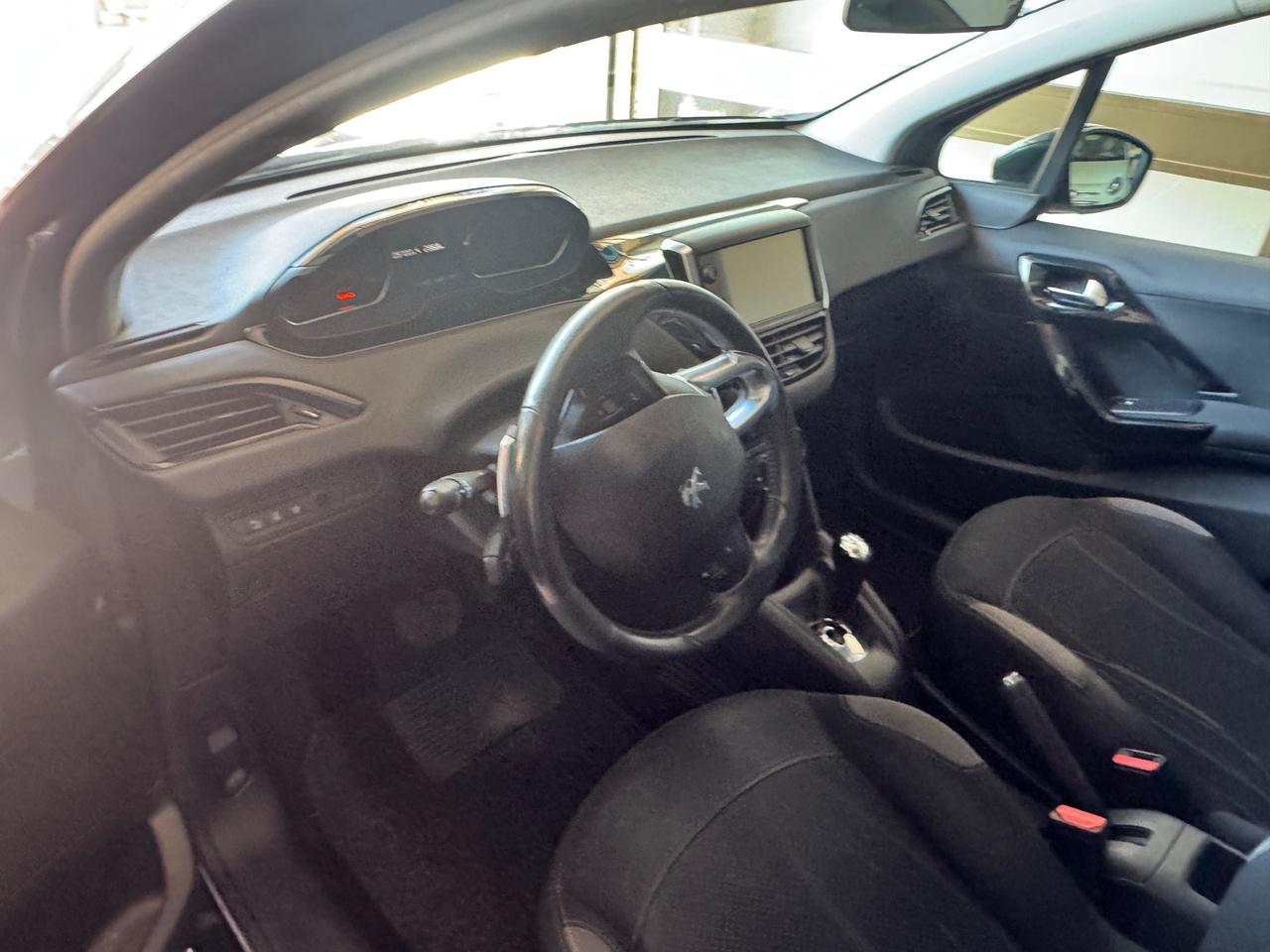 Peugeot 208 1.4 e-HDi 68 CV S&S robotizzato 5 porte Active