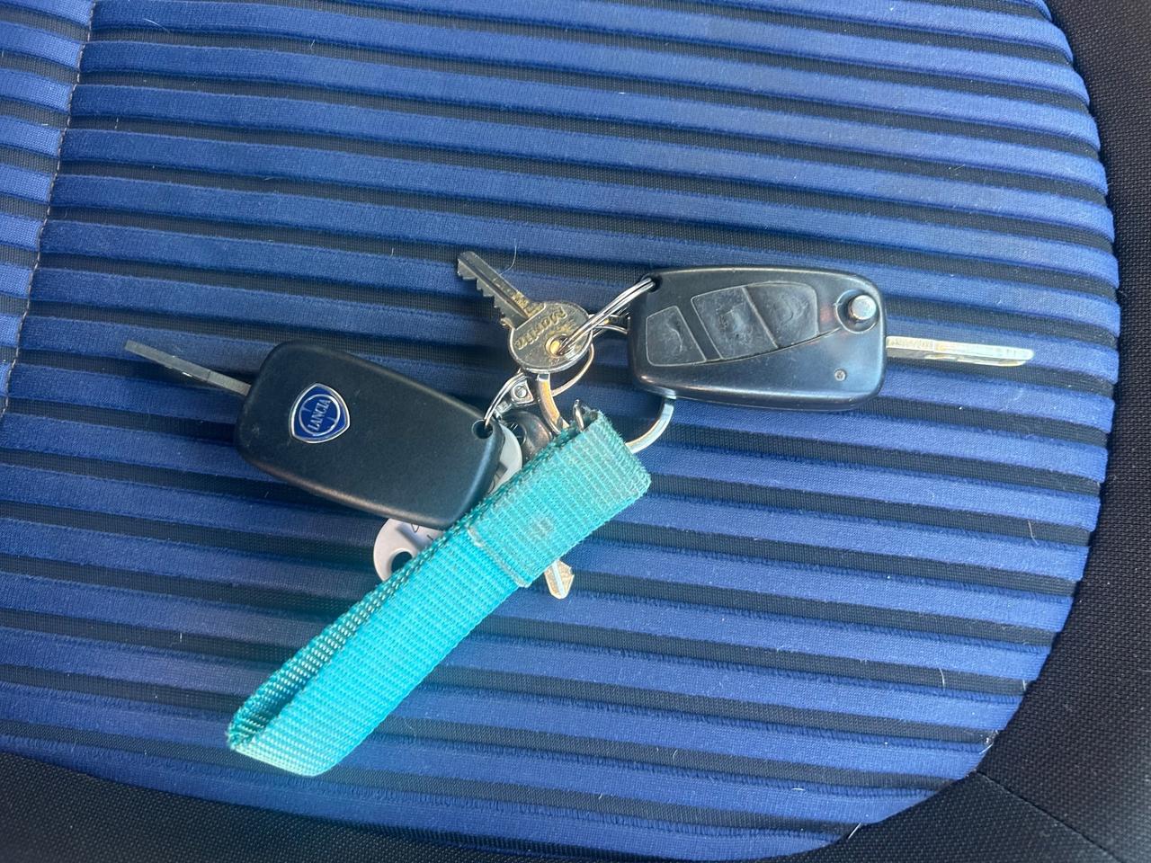 Lancia Ypsilon 1.3 MJT 90 CV DPF Sport MomoDesign