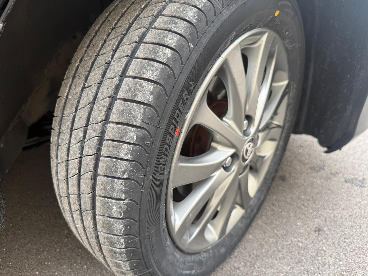 Toyota Yaris 1.0benzina 5porte LOUNGE - 2017