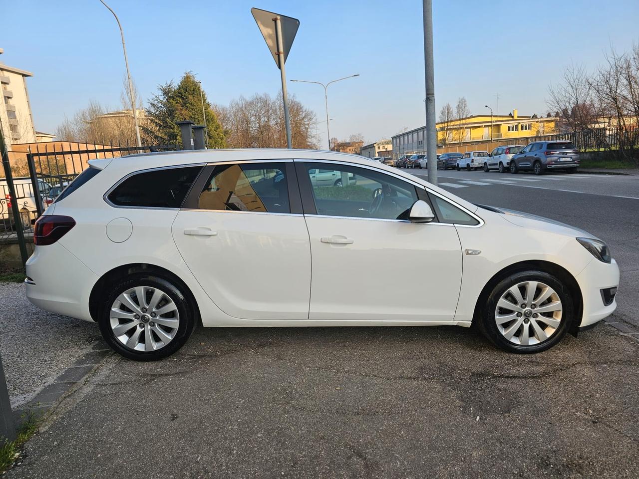 Opel Astra 1.6 CDTI 136cv Sports Tourer Cosmo*Pelle*Navi*Euro6