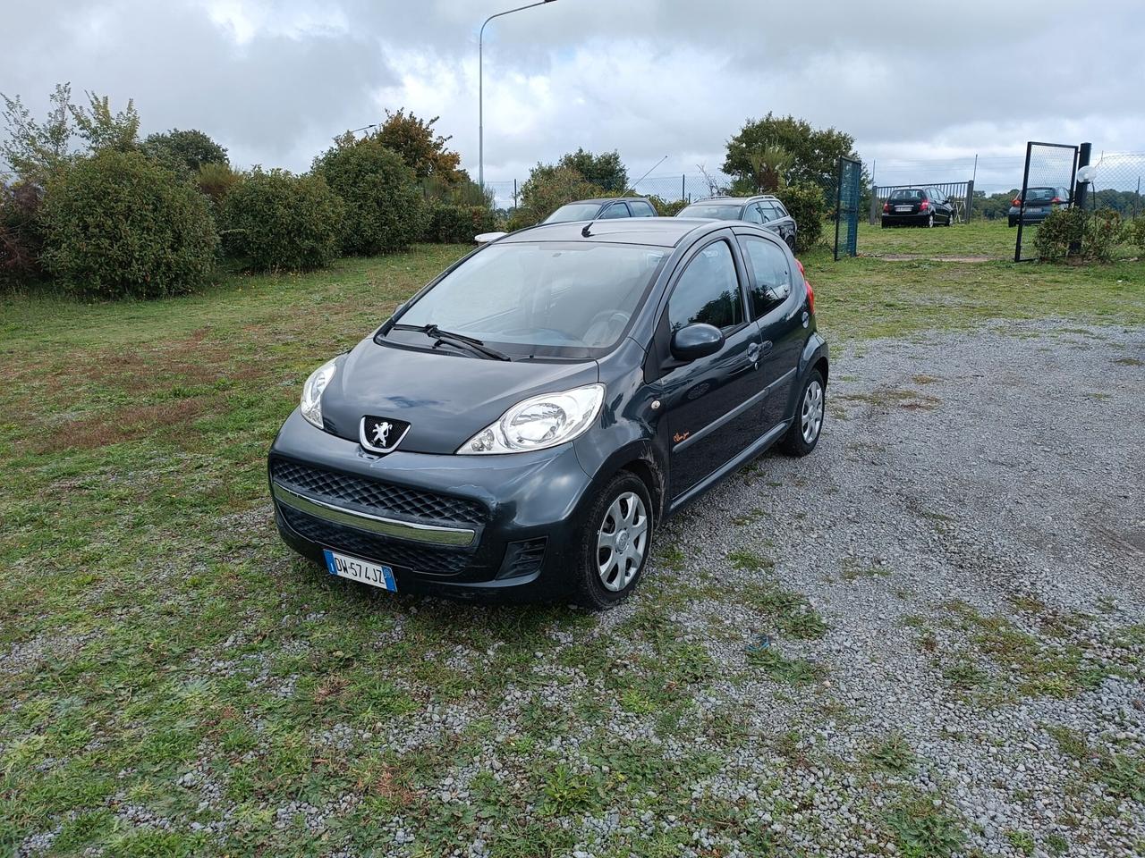 Peugeot 107 1.0 68CV 5p. Sweet Years automatico