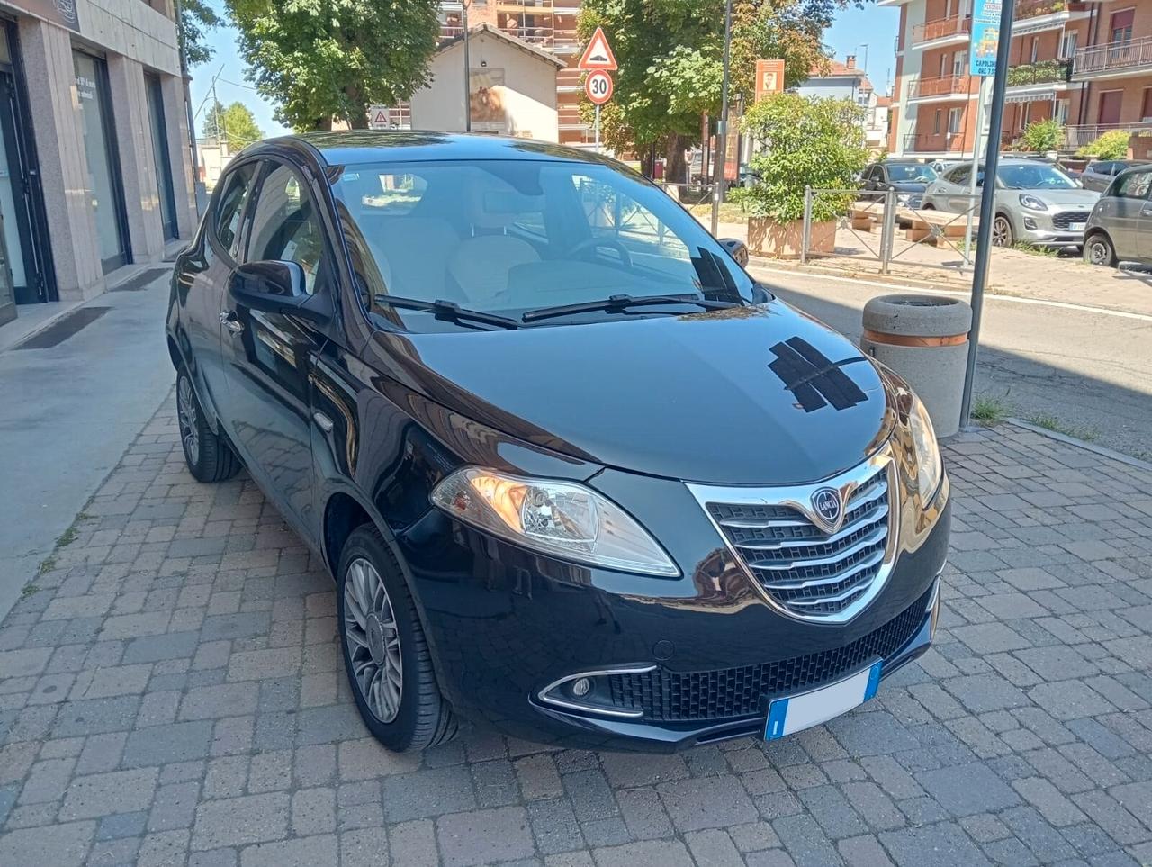 Lancia Ypsilon 0.9 TwinAir 85 CV 5 porte Metano Ecochic