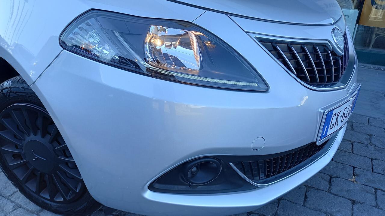 Lancia Ypsilon 1.0 FireFly 5 porte S&S Hybrid Silver
