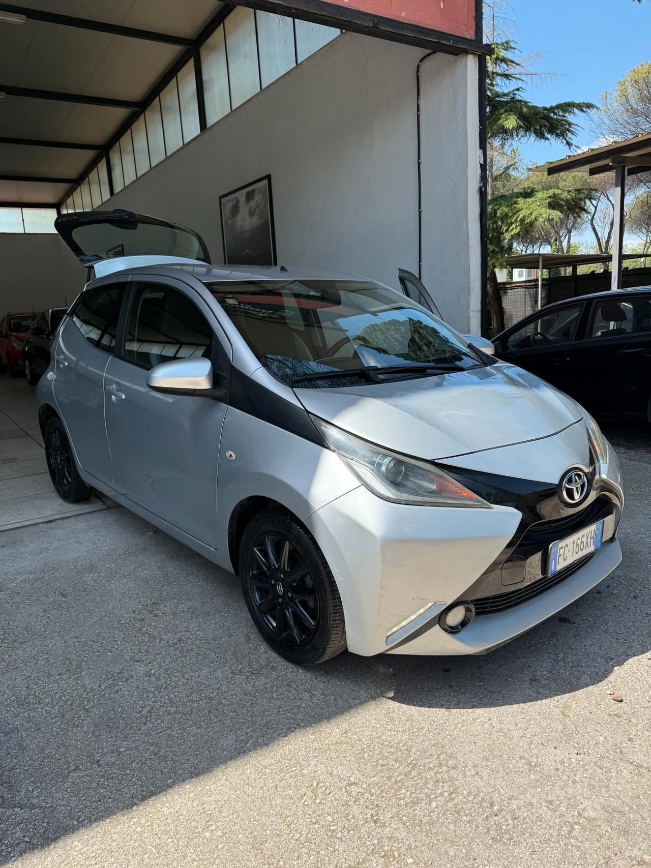 Toyota Aygo 1.0 VVT-i 69 CV 5 porte x-play