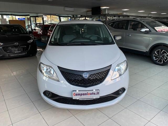 Lancia Ypsilon 1.0 FireFly 5 porte S&S Hybrid Ecochic Silver