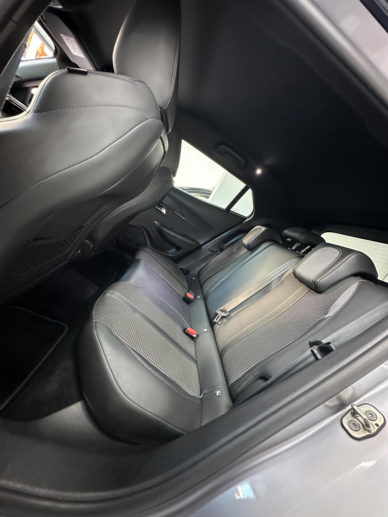 Peugeot 2008 BlueHDi 130 S&S EAT8 GT Pack
