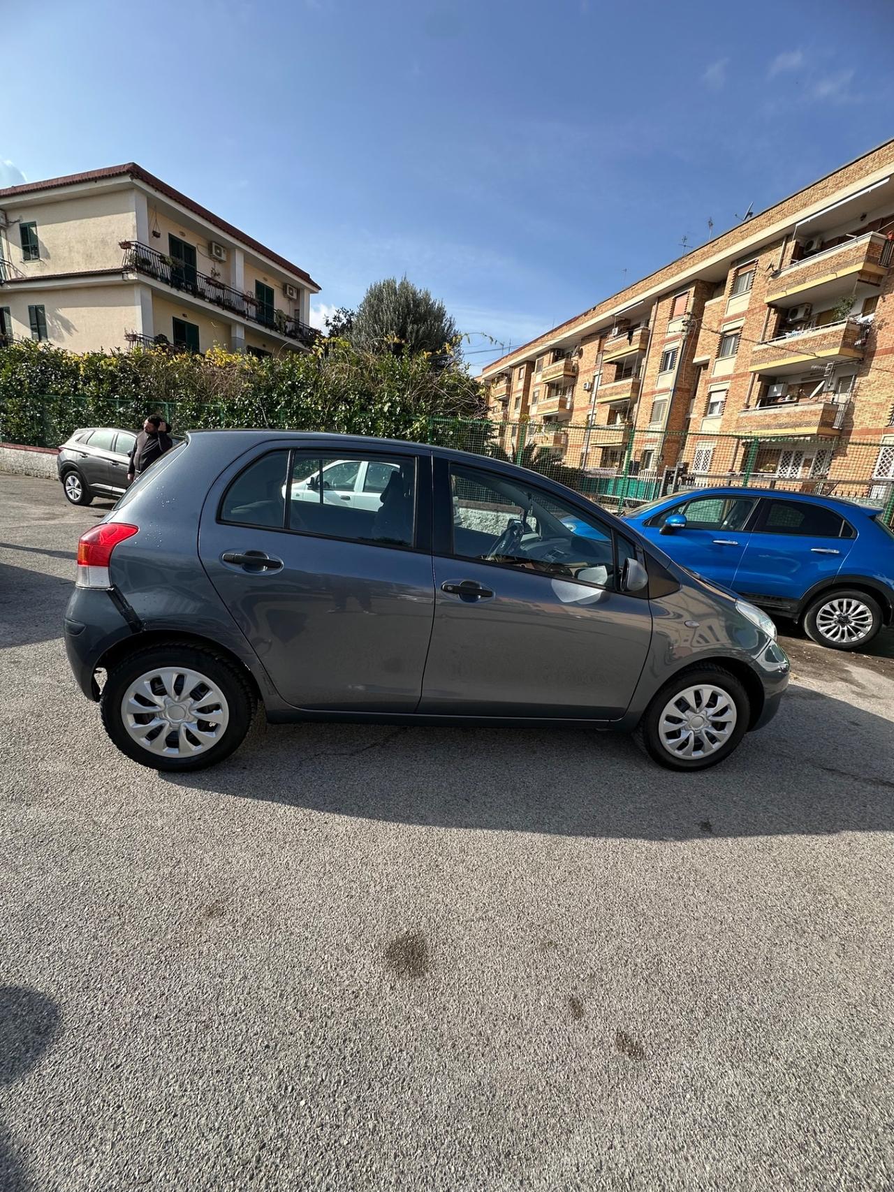 Toyota Yaris 1.0 5 porte Luxury pack