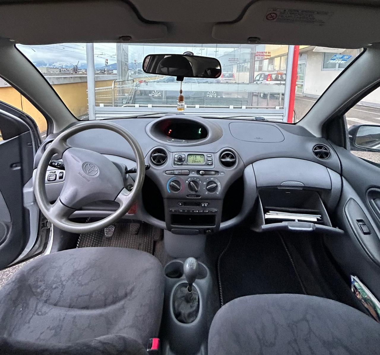 Toyota Yaris 1.0i 16V cat SOL 3 porte Neopatentati