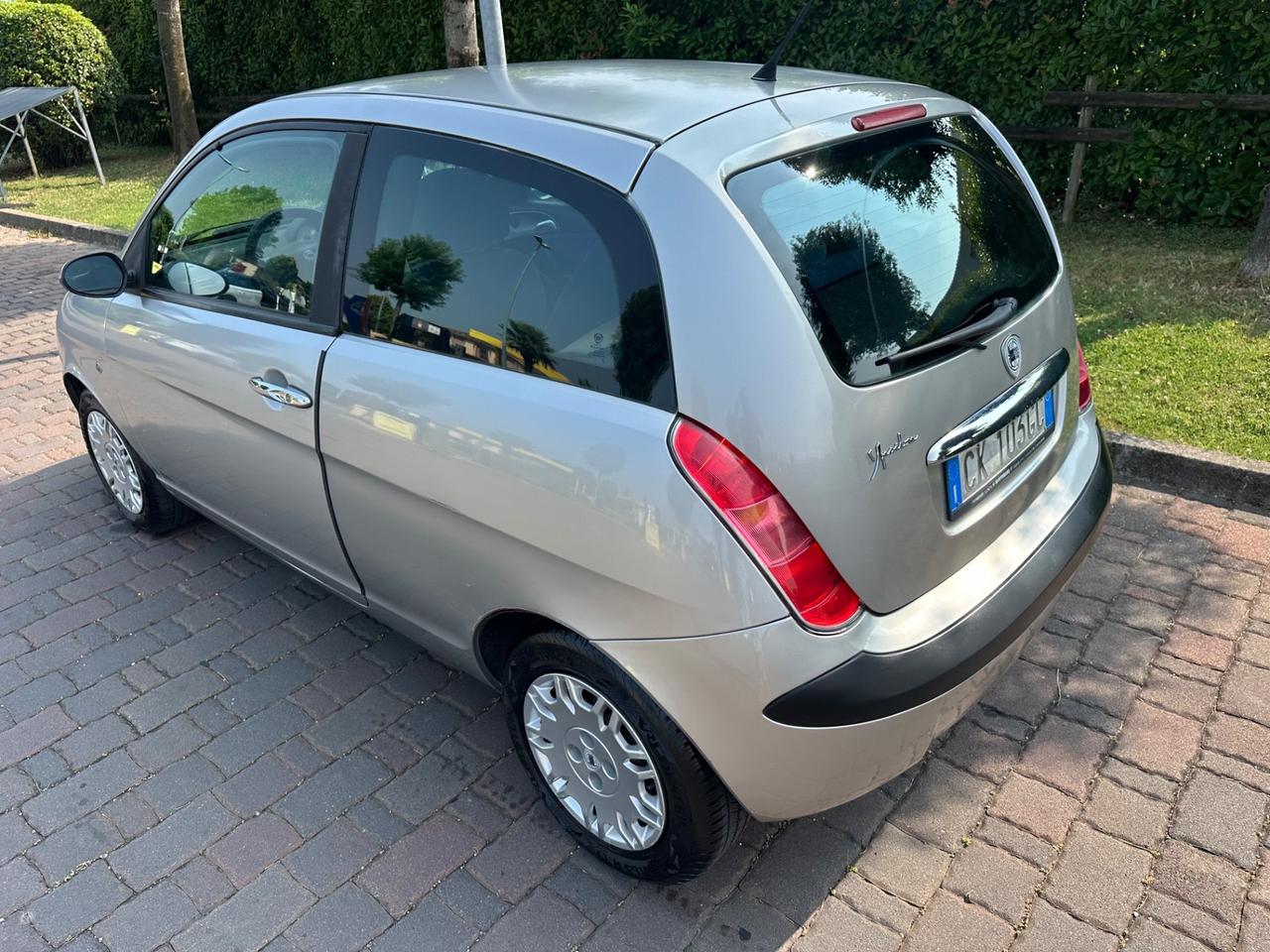 Lancia Ypsilon 1.2 benz NEOPATENTATI 2003