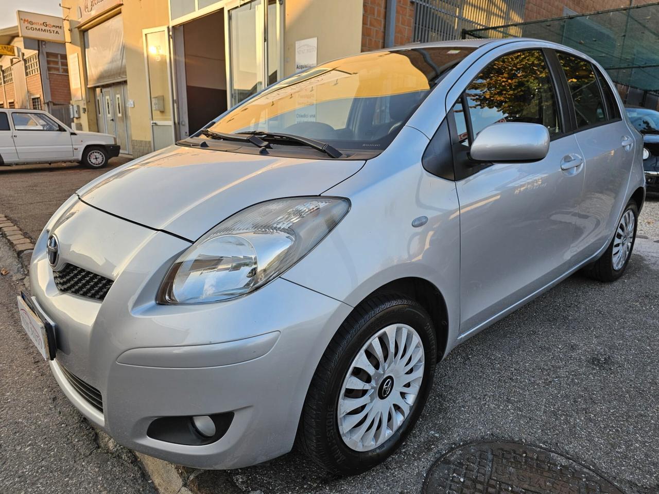 Toyota Yaris 1.0 69cv 5 Porte Sol*Pdc*Neopatentati*