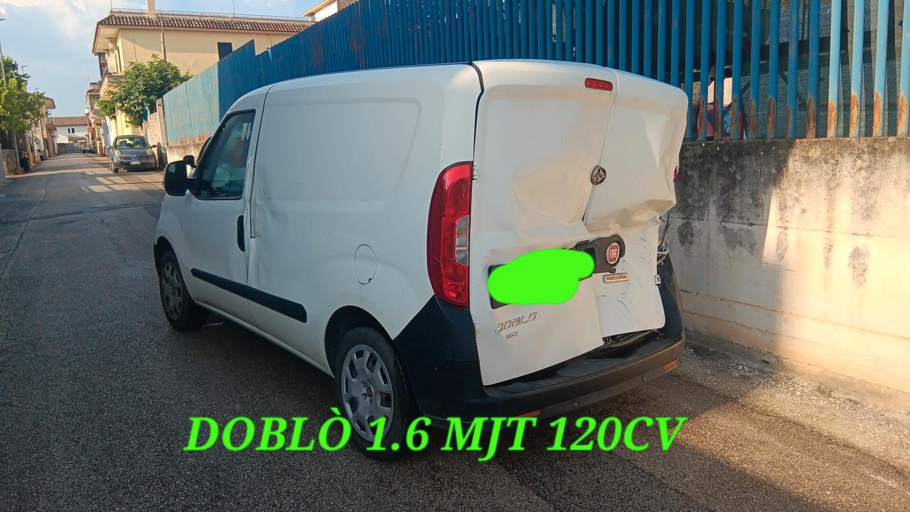 Fiat Doblo 3 posti incidentata sinistrata mondialcars