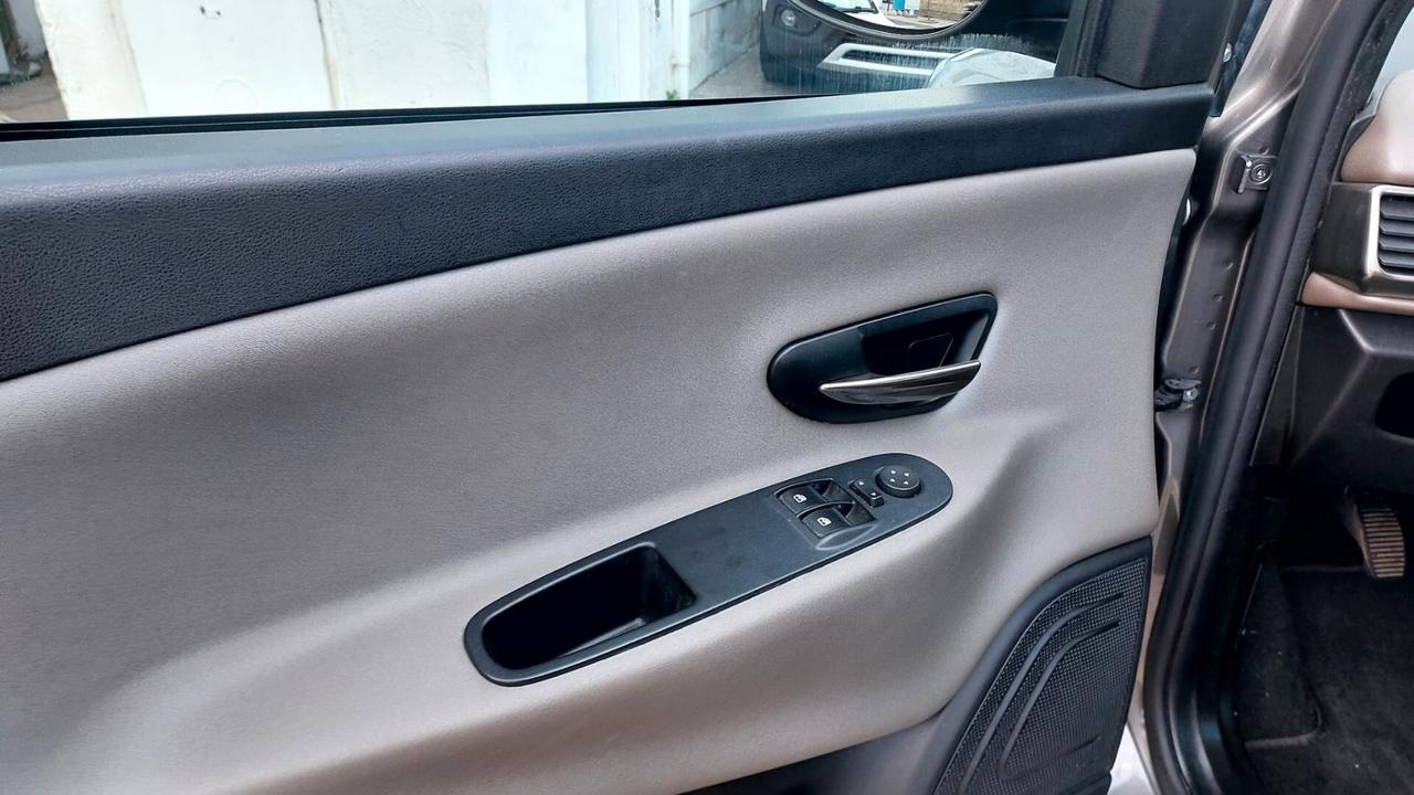 Lancia Ypsilon 1.2 69 CV 5 porte GPL Ecochic Gold