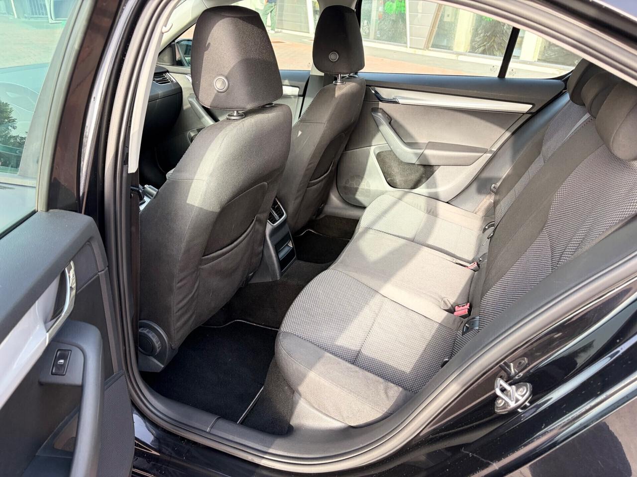 Skoda Octavia 1.6 TDI 2013 Elegance BERLINA