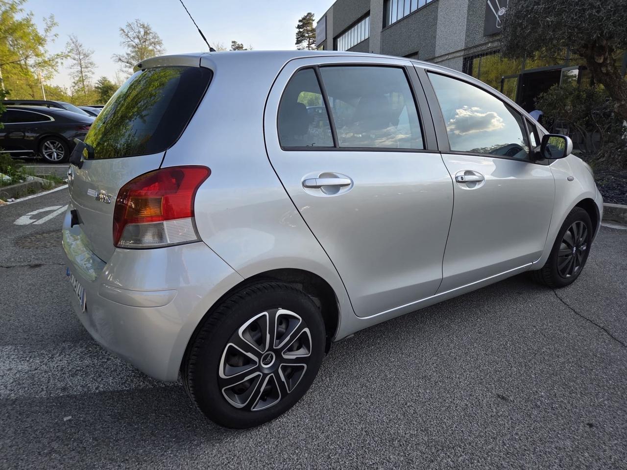Toyota Yaris 1.3 5 porte Sol*Neo patentati *