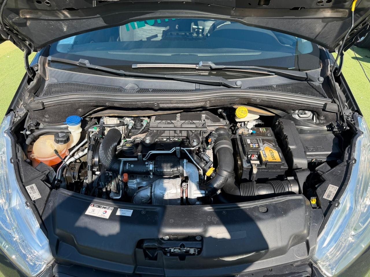 Peugeot 208 1.4 HDi 68 CV 5 porte Allure