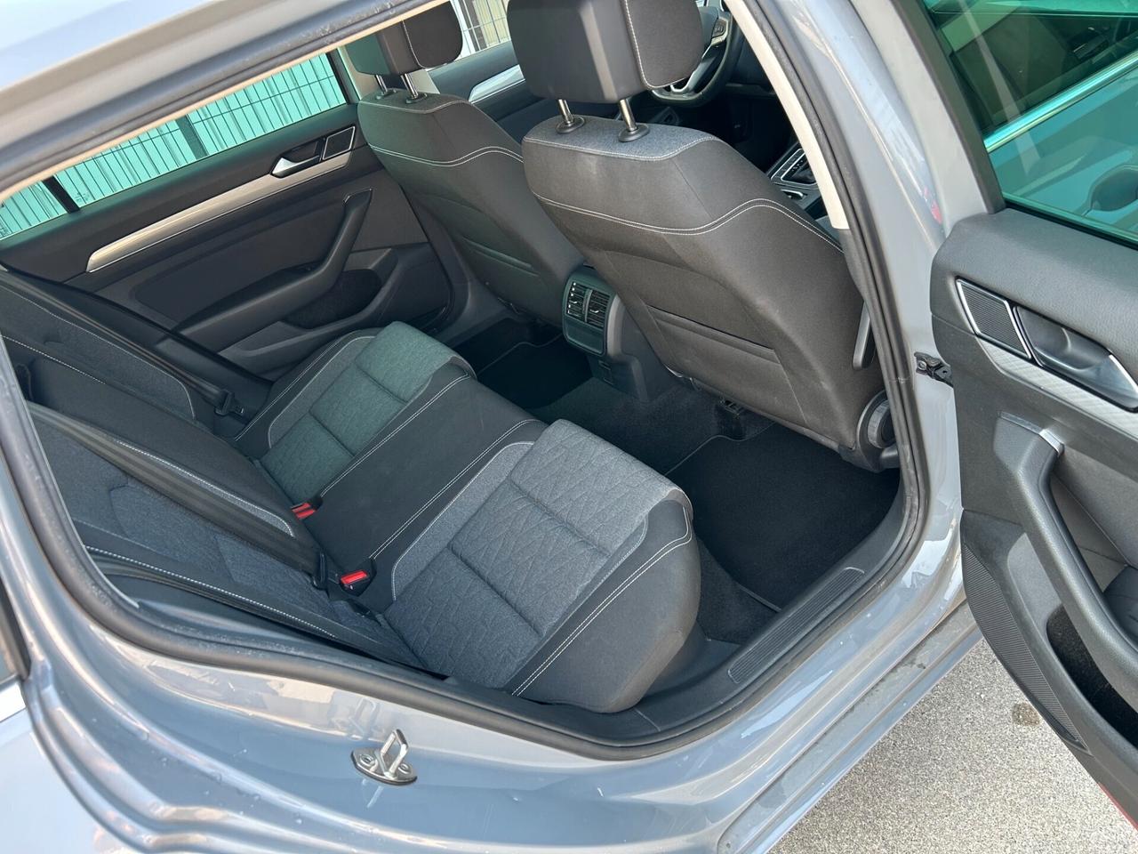 Volkswagen Passat Variant 2.0 TDI SCR 122 CV EVO DSG Business