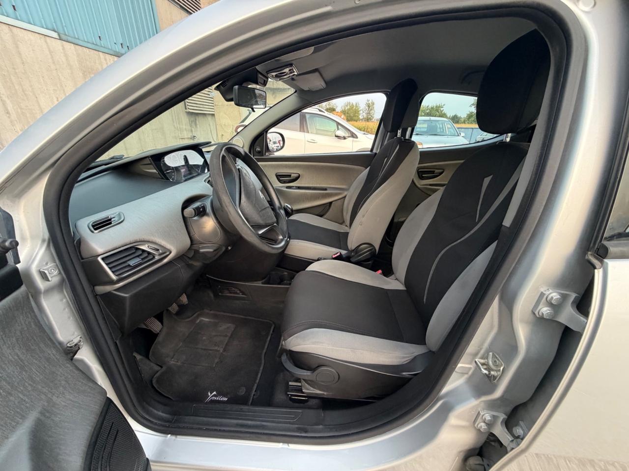 Lancia Ypsilon 1.2 69 CV 5 porte S&S Platinum