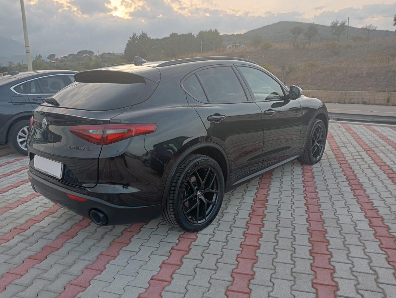 Alfa Romeo Stelvio 2.0 Turbo 200 CV AT8 Q4 B-Tech