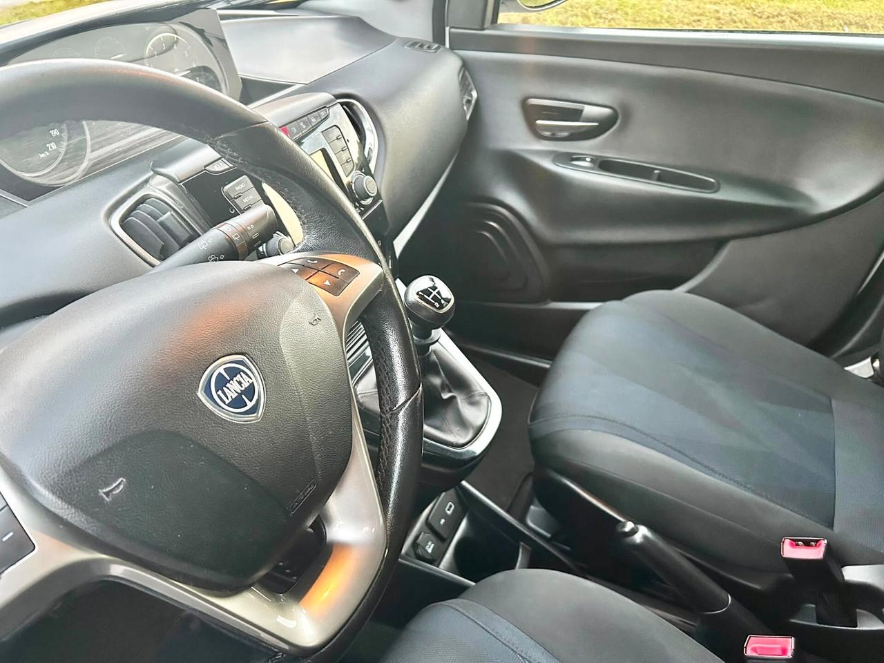 Lancia Ypsilon 1.2 69 CV 5 porte S&S Platinum