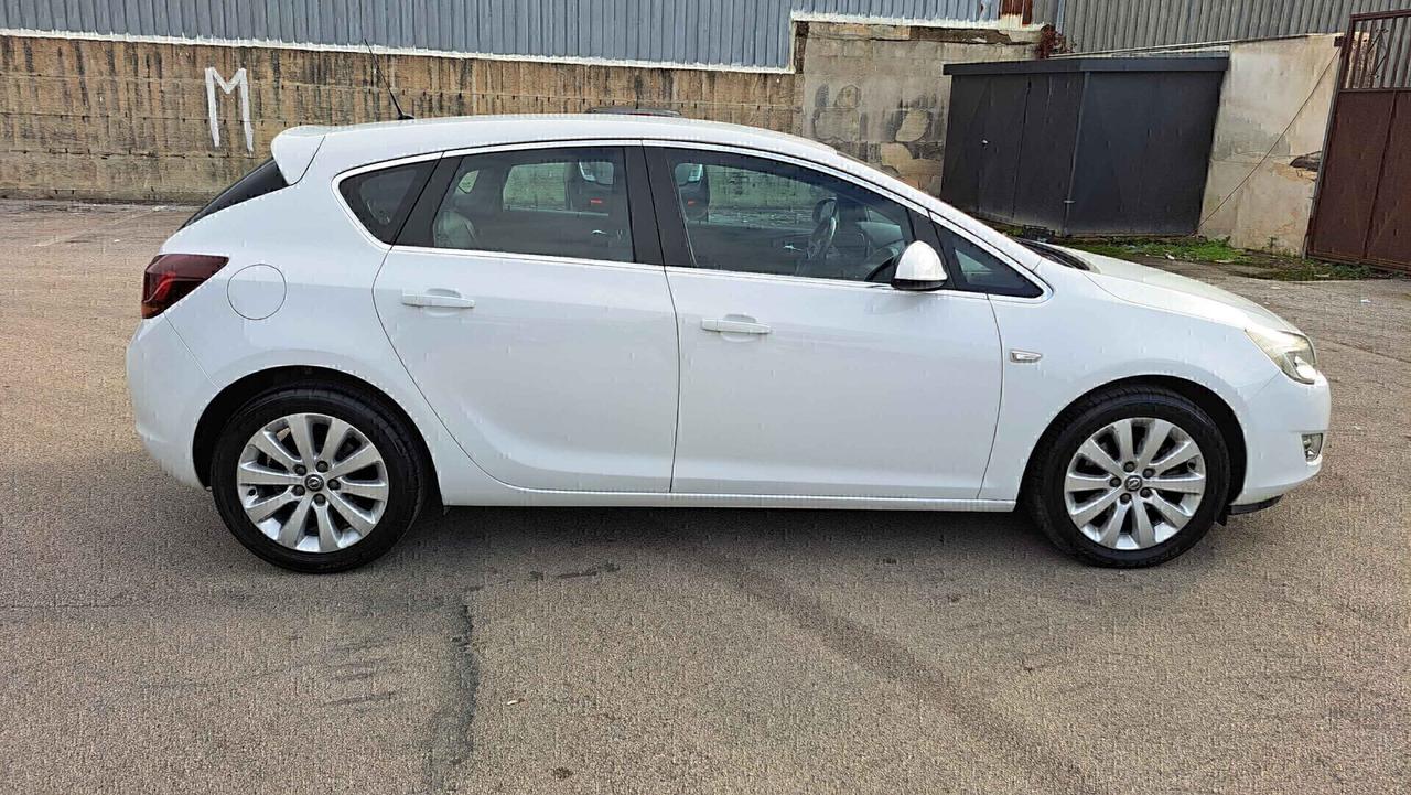 Opel Astra 1.7 CDTI 125CV Cosmo Berlina
