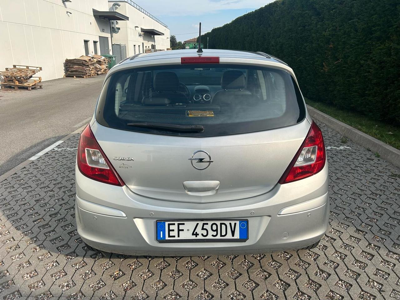 Opel Corsa 1.2 5 porte Cosmo