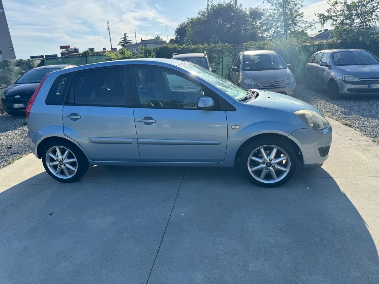 Ford Fiesta 1.2 16V 5p. Ghia