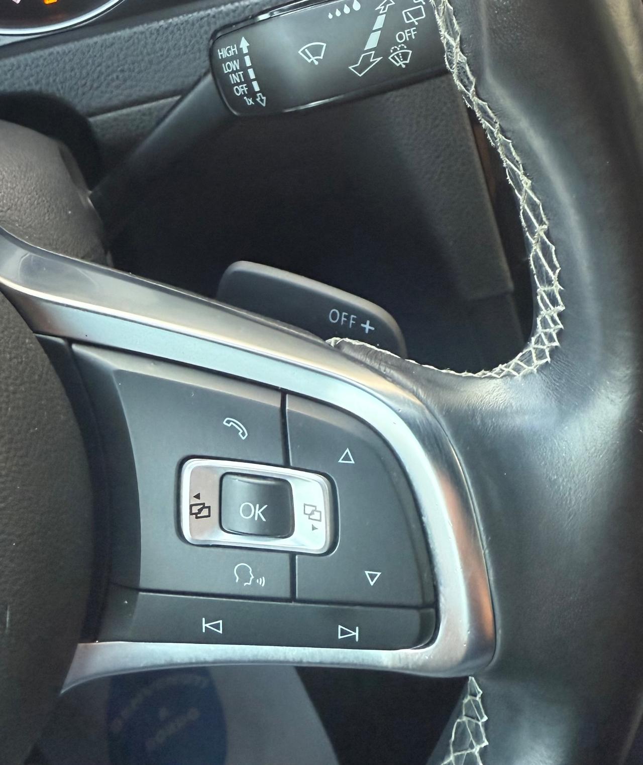 Volkswagen Golf 2.0 TDI DSG 5p. R-Line