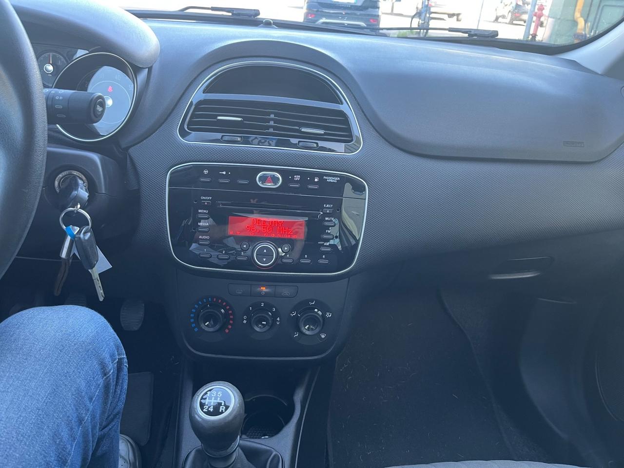 Fiat Punto 2017 1.4 8V 5 porte Natural Power Street