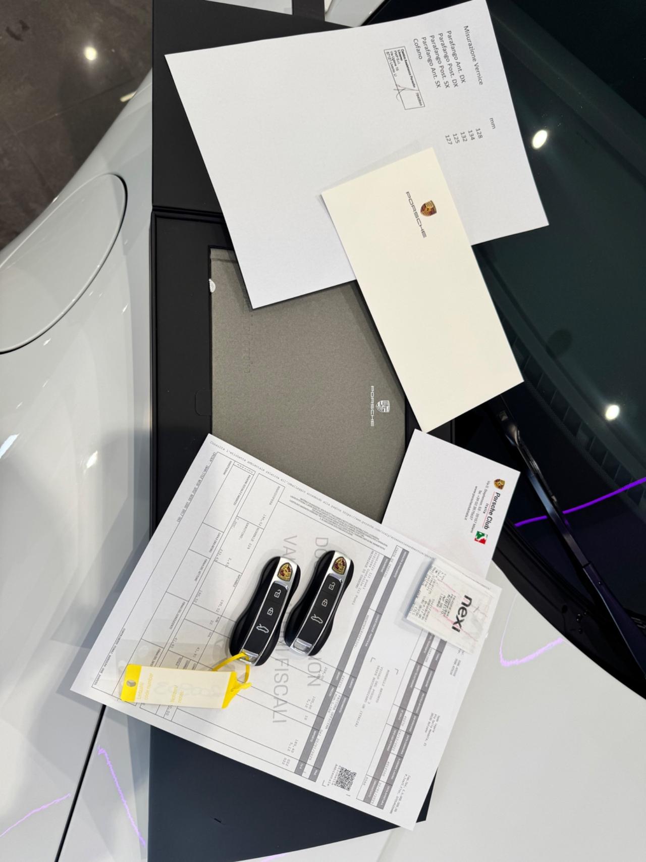 Porsche 911 Carrera 992 white edition 385cv Porsche approved