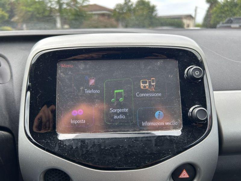 Toyota Aygo 1.0 VVT-i 69 CV 5p x-play NAVI + RETROCAMERA