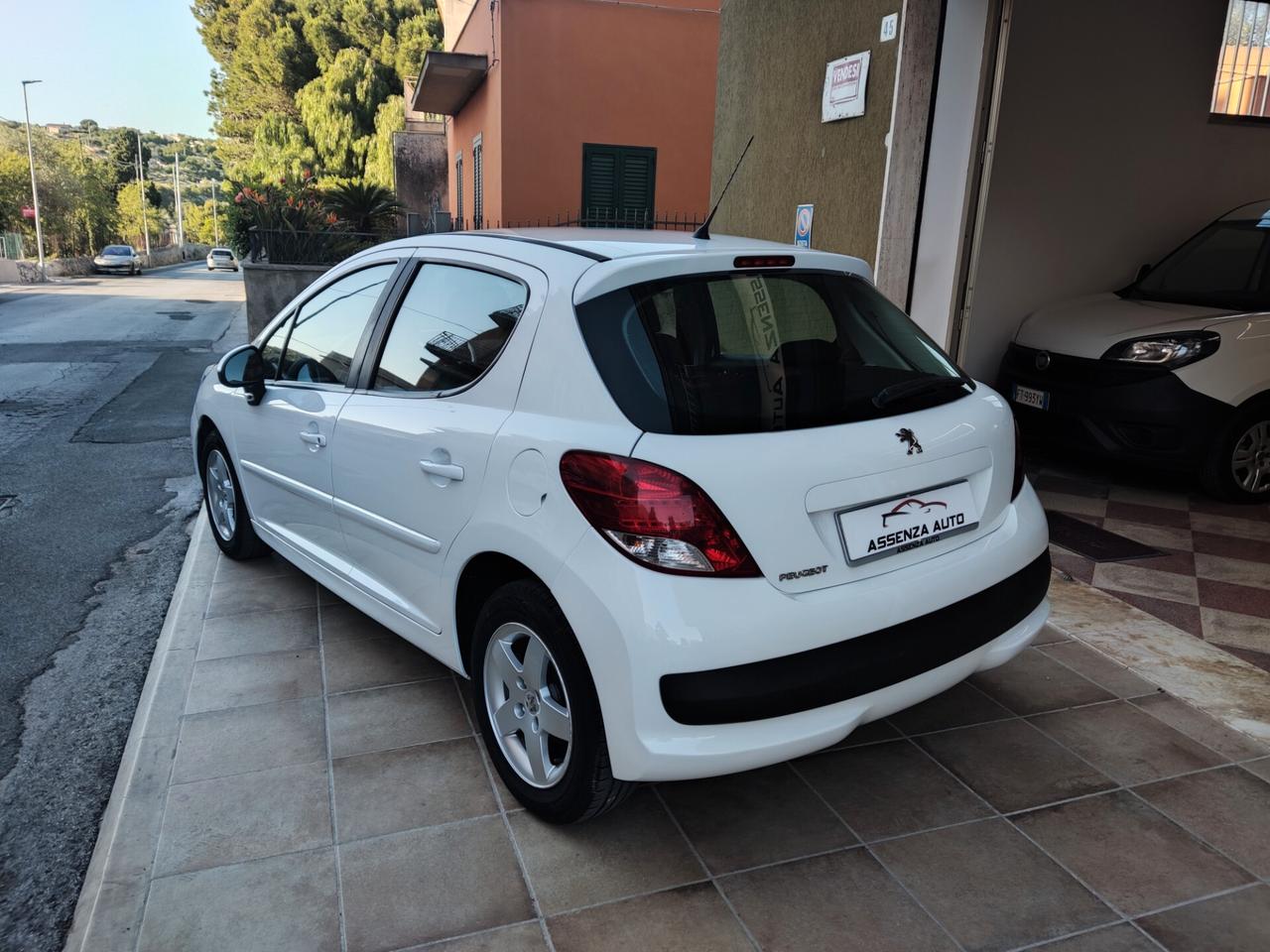 Peugeot 207 1.4 HDi XS Ok neop