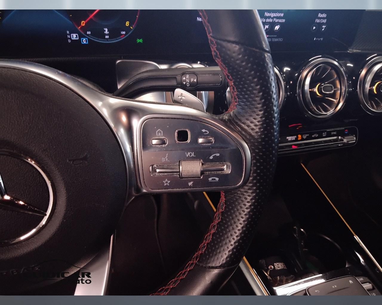 Mercedes-Benz GLB - X247 2019 - GLB 180 d Premium auto