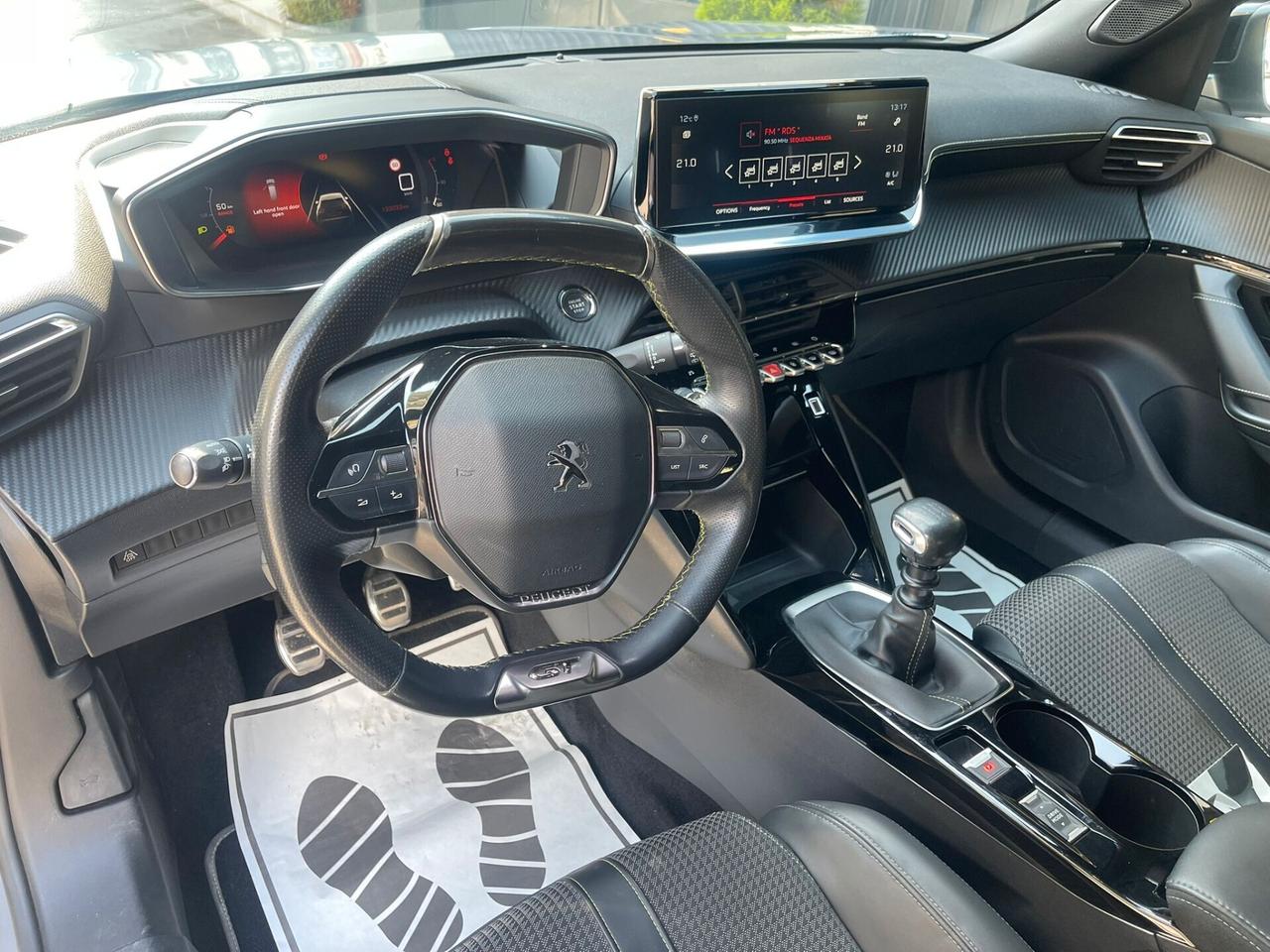 Peugeot 2008 GT LINE 1.2 Puretech Gancio traino omologato