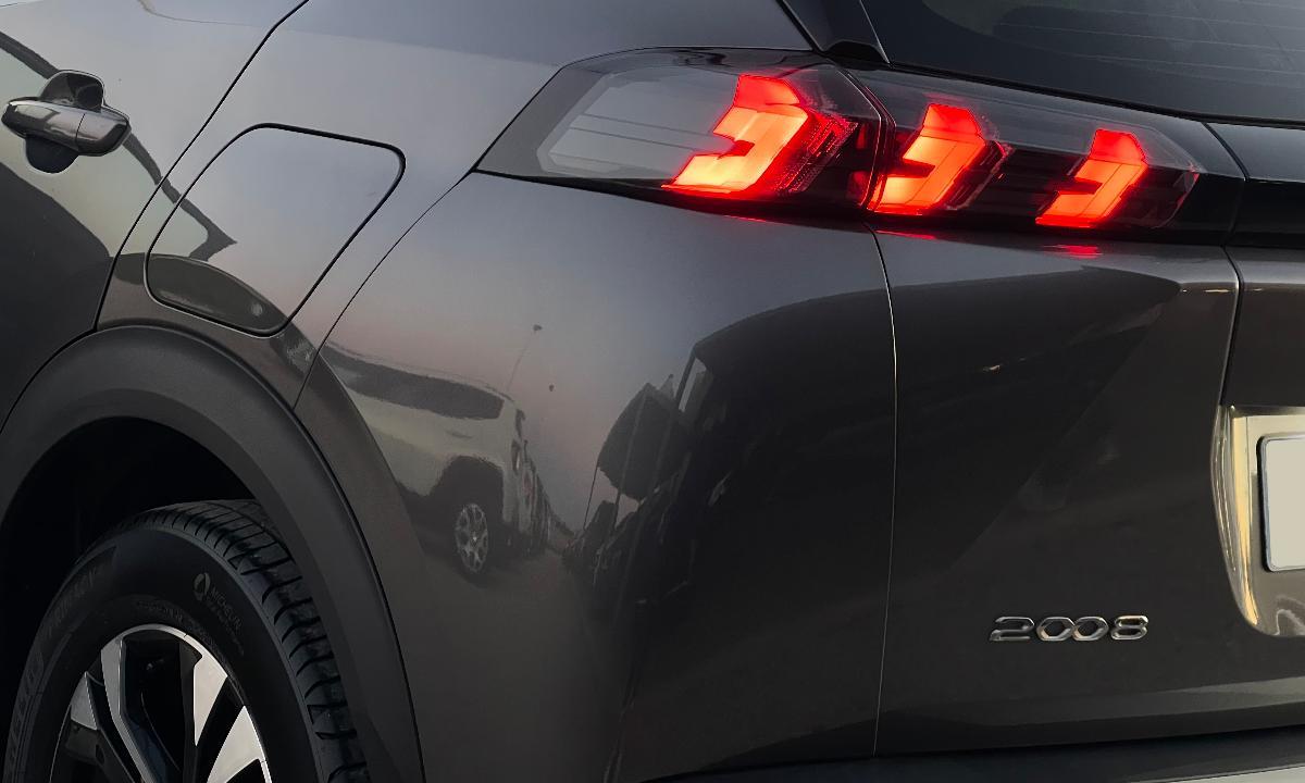 PEUGEOT 2008 BlueHDi 100 S&S Allure