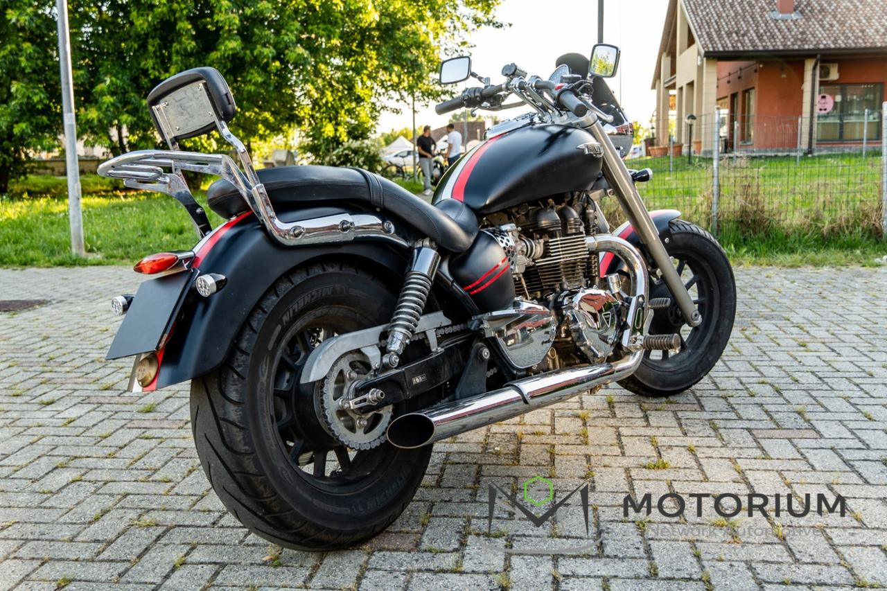 TRIUMPH America 900