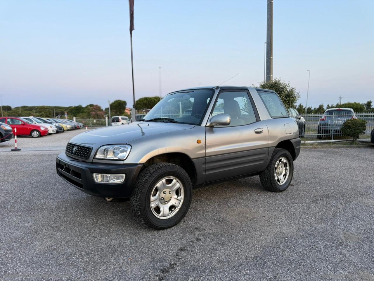 TOYOTA RAV4 2.0 3p. Fun