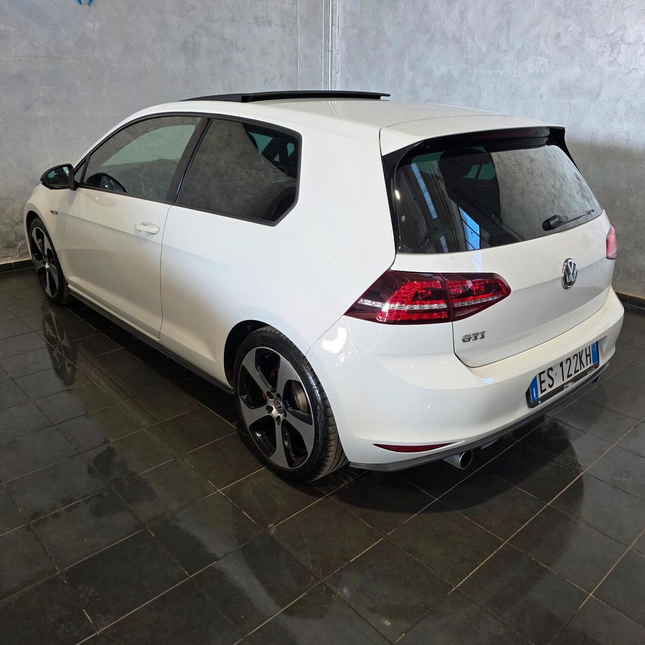 Volkswagen Golf GTI 2.0 TFSI
