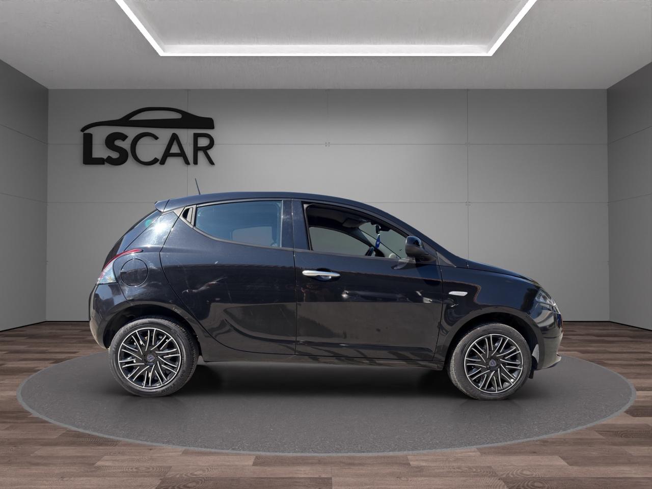 Lancia Ypsilon 1.0 Firefly Hybrid Gold