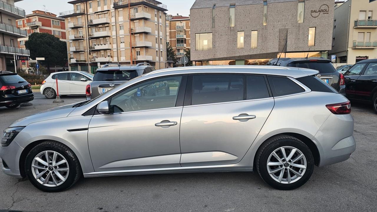 Renault Megane Mégane dCi 8V 110 CV EDC Energy Bose