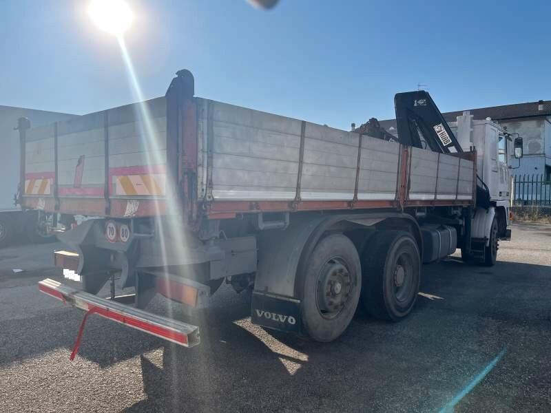 VOLVO FL12 6X2 GRU HAIB 140 E CASSONE RIBALTABILE TRILATERALE