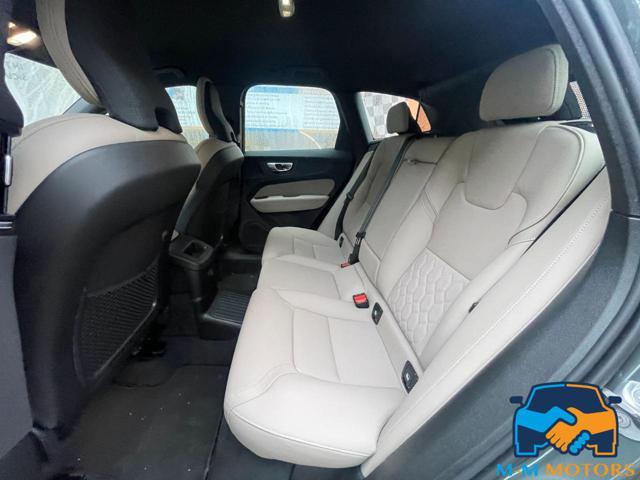 VOLVO XC60 T6 Plug-in hybrid AWD pari al nuovo