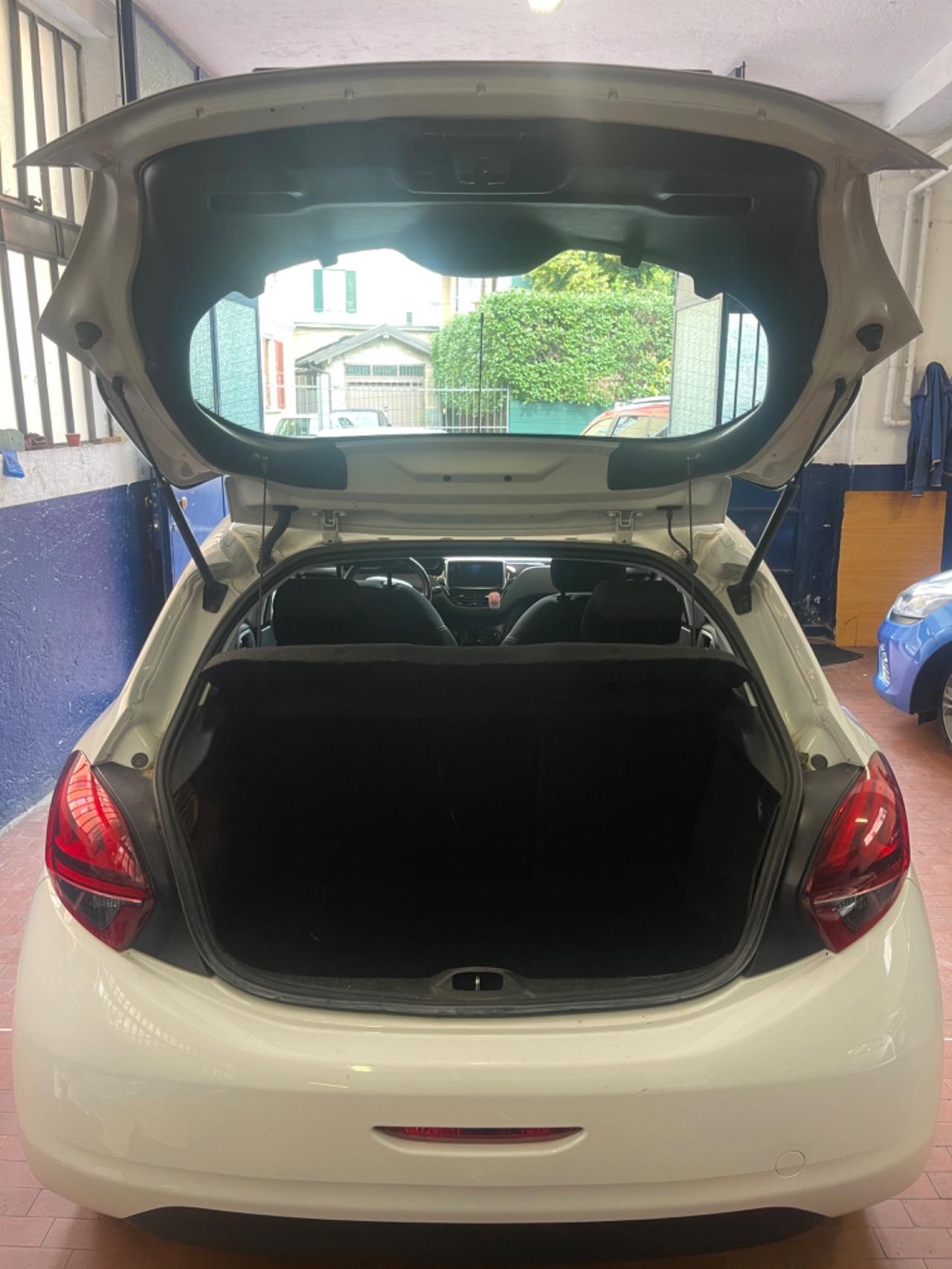 Peugeot 208 euro 6 neopatentati