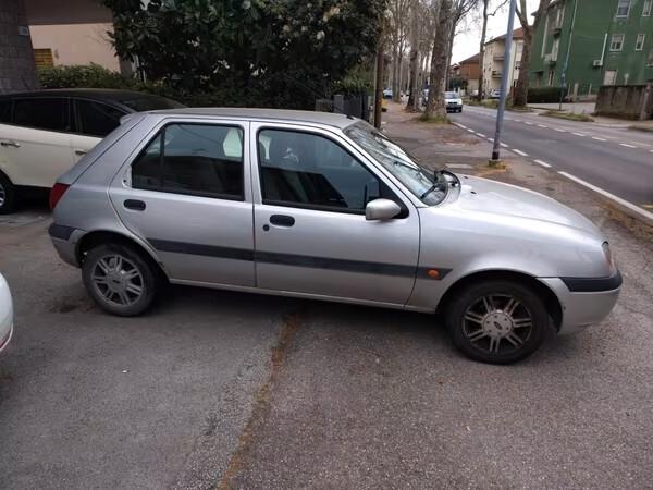 Ford Fiesta 1.2i 16V cat 5 porte Ghia