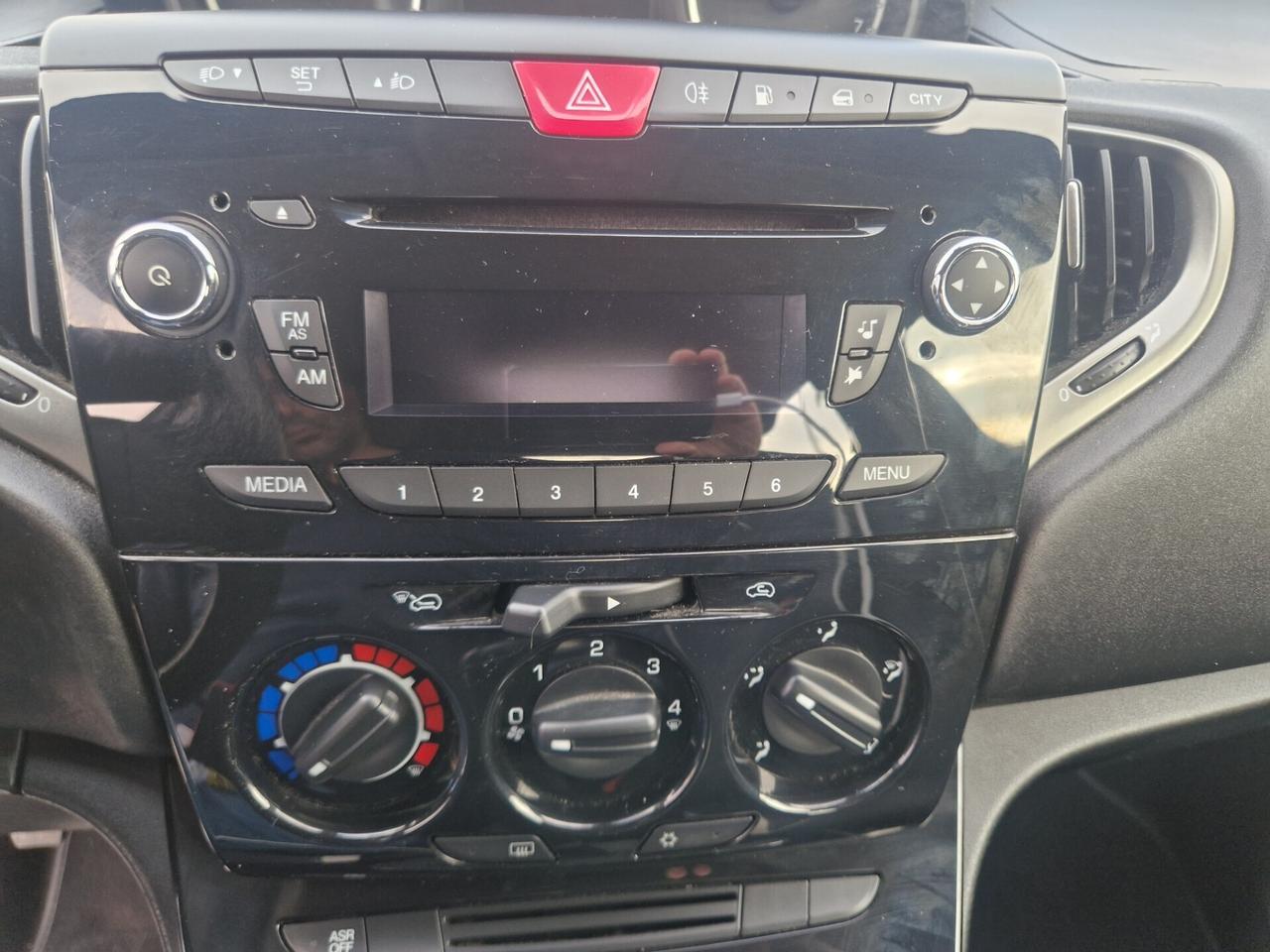 Lancia Ypsilon 0.9 TwinAir 85 CV Metano - 2014
