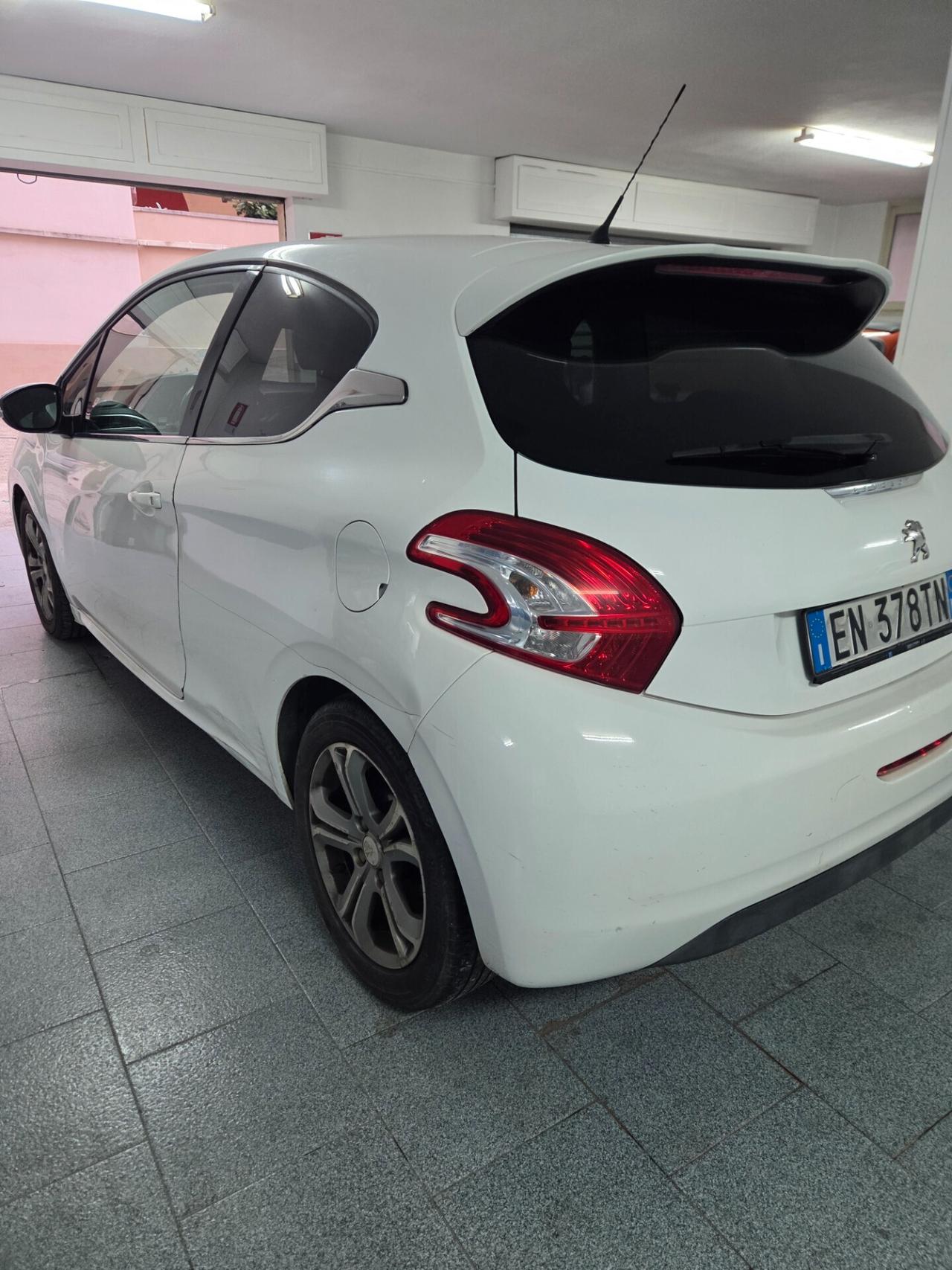 Peugeot 208 1.6 e-HDi 92 CV Stop&Start 3 porte Allure