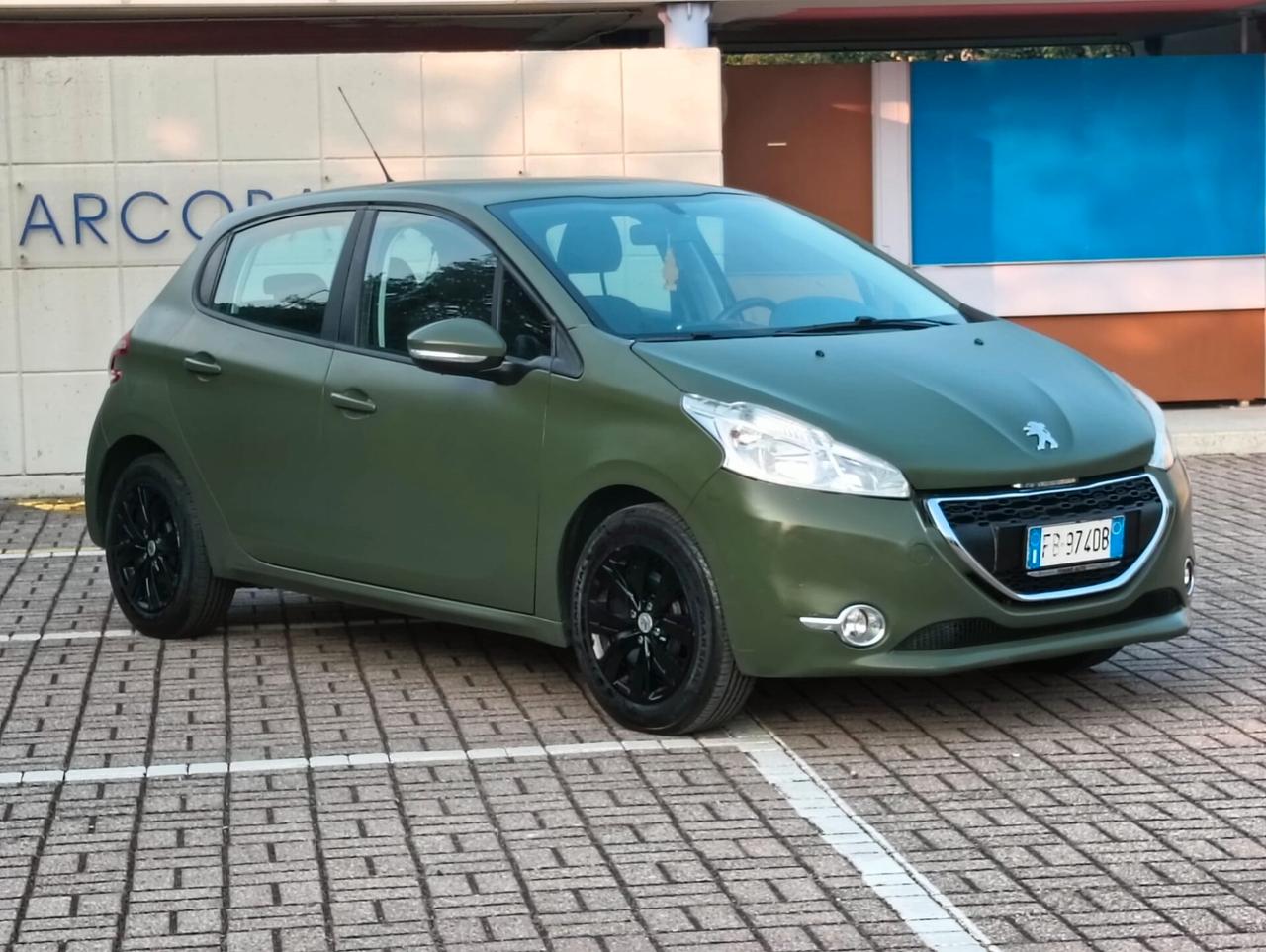Peugeot 208 1.4 HDi 68 CV 5 porte Allure..CELL 320 147 1147 WUATSAPP 3276540940