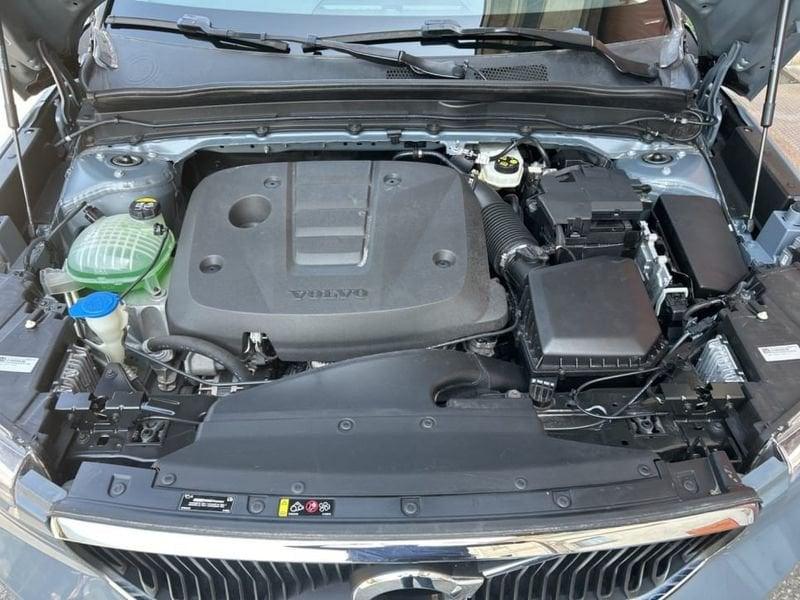Volvo XC40 2.0 D3 MOMENTUM PRO AUTO MY21