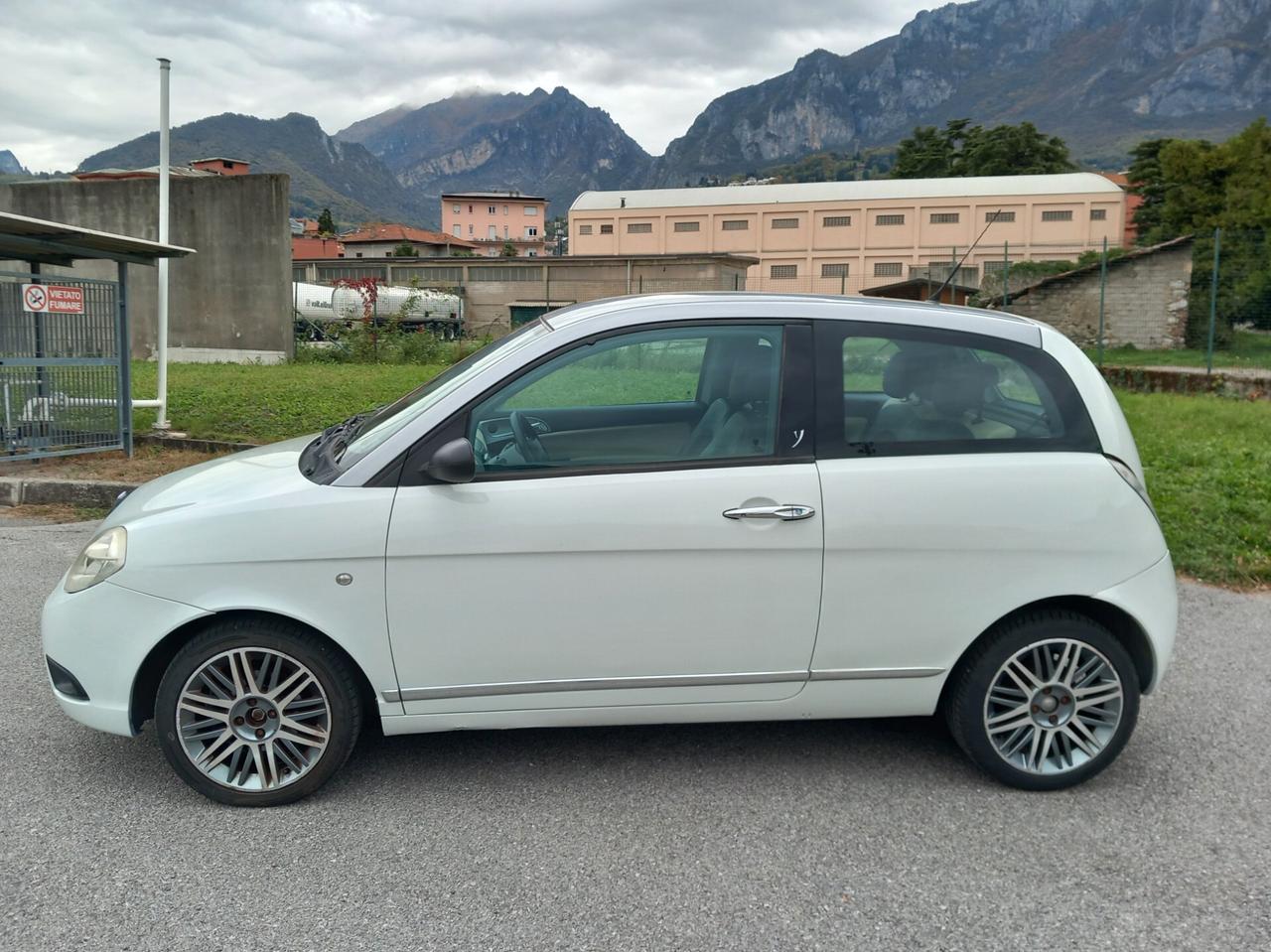 Lancia Ypsilon 1.3 MJT 90 CV Platino