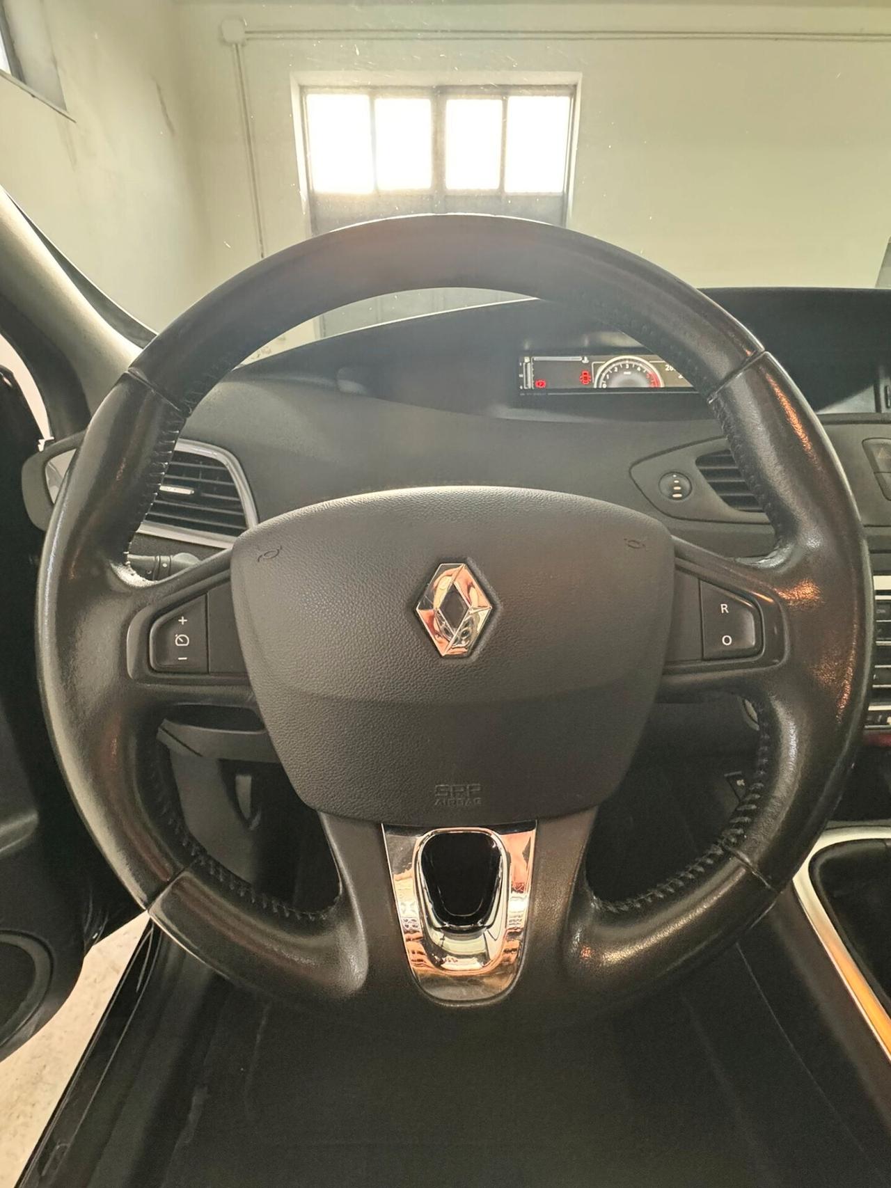 Renault Scenic Scénic XMod dCi 110 CV EDC Limited